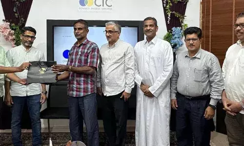 പ്രവാസം അവസാനിപ്പിച്ച് നാട്ടില്‍ പോവുന്ന സി.എ. സക്കീര്‍ ഹുസൈന് യാത്രയയപ്പ് നല്‍കി