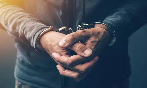 താരാരാധനയുടെ പേരില്‍ തര്‍ക്കം; പ്രായപൂര്‍ത്തിയാകാത്ത പെണ്‍കുട്ടിയുടെ മോര്‍ഫ് ചെയ്ത നഗ്ന ചിത്രം പ്രചരിപ്പിച്ച യുവാവ് അറസ്റ്റില്‍: മുംബൈ സ്വദേശിയായ പ്രതിയെ മുംബൈയിലെത്തി പിടികൂടി കാസര്‍കോട് സൈബര്‍ പൊലീസ്