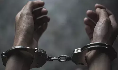 സ്വത്ത് തര്‍ക്കത്തിന്റെ പേരില്‍ യുവാവിനെ വെടിവെച്ച് കൊന്ന് ബന്ധുവും സുഹൃത്തും; തെളിവെടുപ്പിന് കൊണ്ടുപോയ പോലിസുകാര്‍ക്ക് നേരെയും വെടിയുതിര്‍ത്ത് പ്രതികള്‍