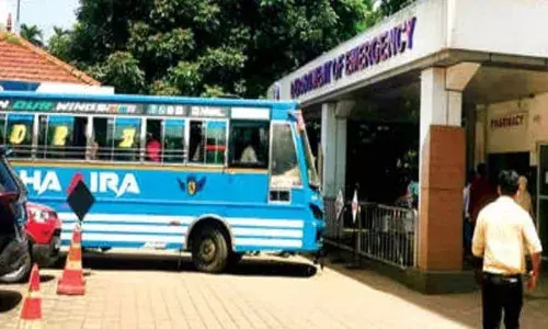 അബോധാവസ്ഥയിലായി ഒന്നര വയസുകാരന്‍; കുഞ്ഞുമായി കരഞ്ഞുകൊണ്ട് ബസിലേക്ക് ചാടി കയറി അച്ഛനും അമ്മയും:  യാത്രക്കാരുമായി എങ്ങും നിര്‍ത്താതെ ആശുപത്രിയിലേക്ക് കുതിച്ച് സ്വകാര്യ ബസ്