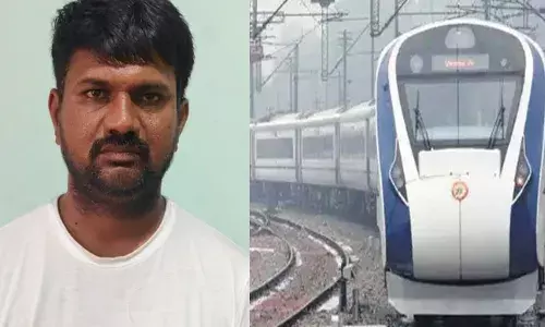വന്ദേഭാരതിൽ ഒരാൾ എത്തുമെന്ന് രഹസ്യ വിവരം..; ആലപ്പുഴയിലെത്തിയതും പോലീസ് ഇരച്ചുകയറി; പരിഭ്രാന്തിയിൽ യാത്രക്കാർ; പിടിച്ചുനിർത്തി പരിശോധിച്ചതും ഞെട്ടൽ; കൈയ്യോടെ പൊക്കി