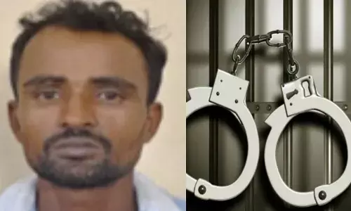 ക്ഷേത്രത്തിന് സമീപം ബസിറങ്ങി; പോലീസിനെ കണ്ടതും വെപ്രാളത്തിൽ നടത്തം; ഒടുവിൽ ബാഗ് പരിശോധനയിൽ കുടുങ്ങി; കൈയ്യോടെ പൊക്കി