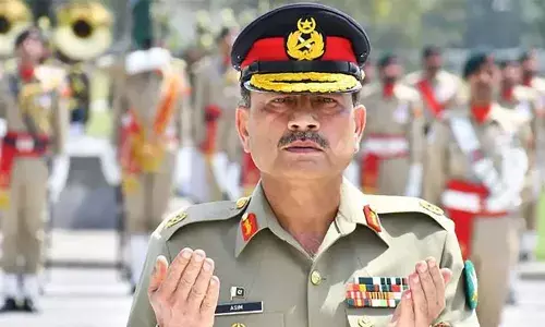 പാക്കിസ്ഥാനില്‍ ആണവ ബട്ടന്റെ നിയന്ത്രണം മതഭ്രാന്തന്റെ കയ്യില്‍; ഭാവിയില്‍ ഏറ്റുമുട്ടലുണ്ടായാല്‍ റിലയന്‍സ് എണ്ണ ശുദ്ധീകരണ ശാല തകര്‍ക്കുമെന്ന് മുകേഷ് അംബാനിയുടെ പേരെടുത്ത് പറഞ്ഞ് അസിം മുനീര്‍; ആണവയുദ്ധത്തിനും മടിക്കില്ല; പാക്കിസ്ഥാനില്‍ സൈന്യം ജനകീയ ഭരണം അട്ടിമറിച്ചെന്ന വിലയിരുത്തല്‍ ശക്തമാകുന്നു