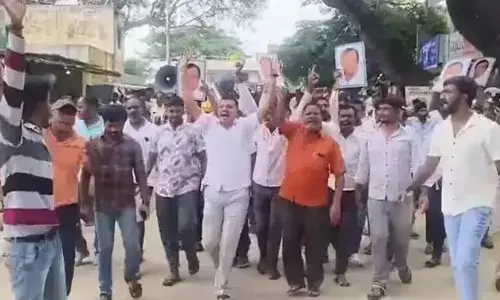 കര്‍ണാടകയില്‍ പുറത്താക്കിയ മന്ത്രി രാജണ്ണയുടെ അണികള്‍ തെരുവിലിറങ്ങി; കടകള്‍ക്ക് നേരെ അക്രമം