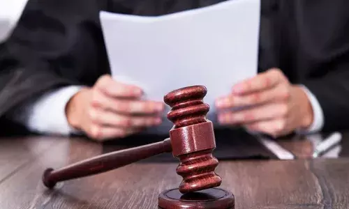 അമ്മയോടൊപ്പം ആന്‍ഡമാനിലേക്ക് പോകണ്ട; ചില്‍ഡ്രന്‍സ് ഹോമിലേക്ക് മാറ്റാന്‍ ഉത്തരവിട്ട് കോടതി: പിന്നാലെ കോടതിയുടെ ഒന്നാം നിലയില്‍ നിന്നും ചാടി ആത്മഹത്യയ്ക്ക് ശ്രമിച്ച് പെണ്‍കുട്ടി