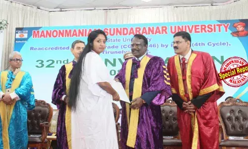 ആര്‍ എന്‍ രവി തമിഴ്‌നാടിനും തമിഴ്‌നാട്ടുകാര്‍ക്കും എതിരാണ്: തമിഴ്‌നാട് ഗവര്‍ണറുടെ കയ്യില്‍ നിന്ന് ബിരുദ സര്‍ട്ടിഫിക്കറ്റ് വാങ്ങാന്‍ വിസമ്മതിച്ച് ഗവേഷക വിദ്യാര്‍ഥിനി; പകരം വാങ്ങിയത് വിസിയില്‍ നിന്ന്; ആര്‍ എന്‍ രവി ആദ്യം കരുതിയത് അബദ്ധം പറ്റിയതെന്ന്; ചടങ്ങിന്റെ വീഡിയോ പുറത്തുവന്നതോടെ വിമര്‍ശനവുമായി ബിജെപി