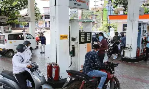 ആര്‍ക്ക് എപ്പോള്‍ വേണമെങ്കിലും ഉപയോഗിക്കാം; പെട്രോള്‍ പമ്പിലെ ശൗചാലയം എല്ലാവര്‍ക്കും തുറന്നുകൊടുക്കണം; ശുചിമുറി ഉപയോഗ ഉത്തരവില്‍ ഭേദഗതി വരുത്തി ഹൈക്കോടതി