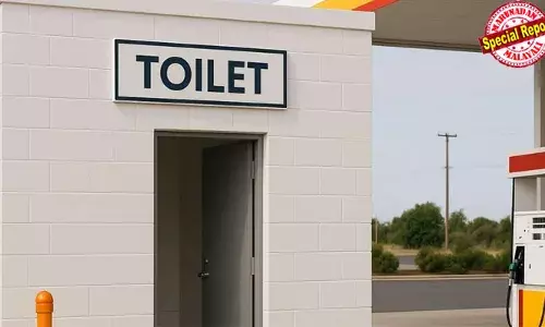 യാത്രയ്ക്കിടെ ഇനി എവിടെ ശങ്ക തീര്‍ക്കുമെന്ന ആധി വേണ്ട! പെട്രോള്‍ പമ്പുകളിലെ ടോയ്‌ലറ്റുകള്‍ പൊതുജനങ്ങള്‍ക്കും ഉപയോഗിക്കാം; ഉപഭോക്താവല്ലെന്ന കാരണത്താല്‍ ഒരാള്‍ക്ക് പോലും പ്രവേശനം നിഷേധിക്കാന്‍ പാടില്ല; ഇടക്കാല ഉത്തരവ് തിരുത്തി ഹൈക്കോടതി