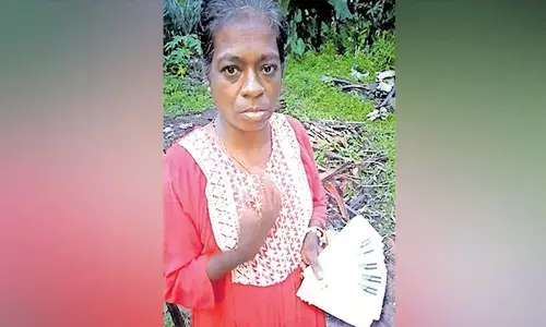 ലോട്ടറി വില്‍പനക്കാരിയുടെ പക്കല്‍നിന്നു 120 ടിക്കറ്റുകള്‍ തട്ടിയെടുത്ത് യുവാവ് കടന്നു കളഞ്ഞു; ഫലം വന്നപ്പോള്‍ 12 എണ്ണത്തിന് 500 രൂപ വീതം സമ്മാനം