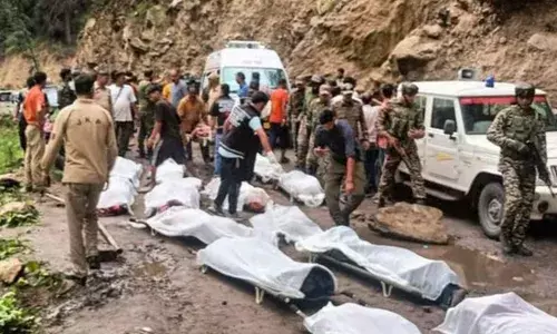ജമ്മു കശ്മീരിലെ മേഘവിസ്ഫോടനം: മരിച്ചവരില്‍ രണ്ട് സിഐഎസ്എഫ് ജവാന്മാരും; മരണസംഖ്യ 40 കടന്നു; ഇരുന്നൂറിലേറെപ്പേരെ കാണാതായി