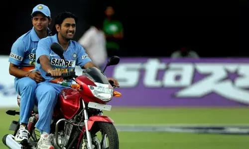 എന്റെ കഥ ഒന്നോ രണ്ടോ നിമിഷം മാത്രം നിലനിൽക്കുന്നതാണ്.. 19:29 മുതൽ എന്നെ വിരമിച്ചതായി കണക്കാക്കാം; ക്രിക്കറ്റ് ലോകത്തെ ഞെട്ടിച്ച ധോണിയുടെയും റെയ്‌നയുടെയും വിരമിക്കൽ പ്രഖ്യാപനത്തിന് 5 വർഷം