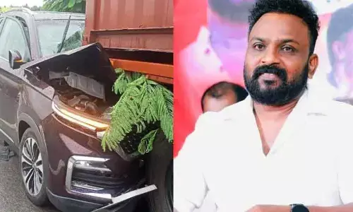 പാലക്കാട് വടക്കുമുറിയില്‍ ബിജുക്കുട്ടന്‍ സഞ്ചരിച്ച കാര്‍ നിര്‍ത്തിയിട്ടിരുന്ന ലോറിയുടെ പിറകില്‍ ചെന്ന് ഇടിച്ചു; ചലച്ചിത്രതാരം ബിജുക്കുട്ടന് വാഹനാപകടത്തില്‍ പരിക്കേറ്റു