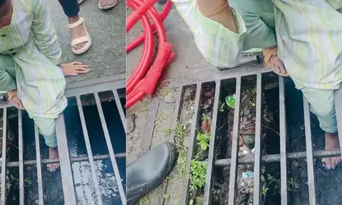 ചായ കുടിക്കാനിറങ്ങിയപ്പോൾ തെന്നിവീണു; ഓടയുടെ ഇരുമ്പ് മൂടിയിലെ കമ്പികൾക്കിടയിൽ കാൽ കുടുങ്ങി; 23കാരിയെ രക്ഷപ്പെടുത്തി അഗ്നിരക്ഷാസേന