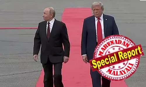 പുട്ടിനും ട്രംപും ഒരുമിച്ച് നടന്നപ്പോള്‍ തലക്ക് മുകളില്‍ അനേകം യുദ്ധവിമാനങ്ങള്‍ ഇരച്ചെത്തി; ഒരു നിമിഷം ഭയന്ന പുട്ടിന്‍ നടത്തം നിര്‍ത്തി ആകാശത്തേക്ക് നോക്കി; അമേരിക്കയുടെ കരുത്ത് കാണിക്കാന്‍ ഒരുക്കിയ വ്യോമാഭ്യാസം ചര്‍ച്ചയുടെ അന്തസ്സ് കെടുത്തിയോ? അലാസ്‌കയില്‍ കാത്ത് കെട്ടിക്കിടന്ന ട്രംപിന്റെ വാഹന വ്യൂഹത്തിലേക്കുള്ള ആ നടത്തം വാര്‍ത്തകളില്‍ നിറയുമ്പോള്‍