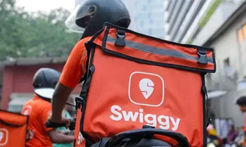 ഓണ്‍ലൈന്‍ ഭക്ഷണ വില കൂടും! ഓര്‍ഡറുകള്‍ക്കുള്ള പ്ലാറ്റ് ഫോം ഫീസ് വീണ്ടും കൂട്ടി സ്വിഗ്ഗി; ഉത്സവ സീസണില്‍ ലാഭം ലക്ഷ്യമിട്ടുള്ള നീക്കങ്ങള്‍