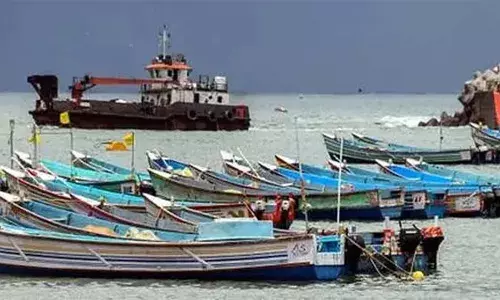 കേരള - കര്‍ണാടക - ലക്ഷദ്വീപ് തീരങ്ങളില്‍ മത്സ്യബന്ധനത്തിന് പോകരുത്; മണിക്കൂറില്‍ 60 കിലോമീറ്റര്‍ വരെ വേഗതയില്‍ ശക്തമായ കാറ്റിന് സാധ്യതയെന്ന് മുന്നറിയിപ്പ്