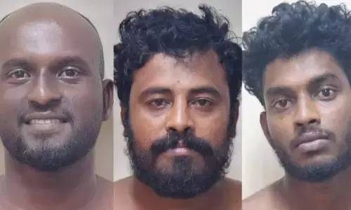 നീ ആരാടാ..; വീട്ടിൽ ശബ്ദം കൂട്ടി പാട്ടുവച്ചത് ചോദ്യം ചെയ്തു; പിന്നാലെ കൈവിട്ട കളി; കുടുംബത്തെ വീടുകയറി ആക്രമിച്ച പ്രതികളെ കുടുക്കി പോലീസ്; സംഭവം പത്തനംതിട്ടയിൽ