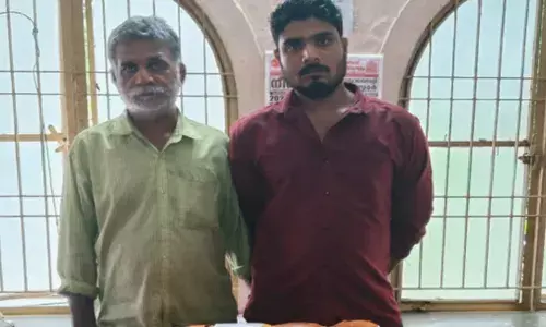 ശെടാ..; കാറിൽ വരുന്ന അച്ഛനെയും മകനെയും കണ്ട് പോലീസിന് സംശയം; പിടിച്ചുനിർത്തി പരിശോധിച്ചതും കുടുങ്ങി; പൊക്കിയത് 10 കിലോ കഞ്ചാവ്