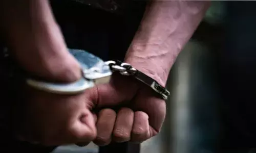 കളമശ്ശേരി പ്രീമിയർ ജംഗ്ഷന് സമീപം നിന്ന് കറക്കം; പരിശോധനയിൽ കൈയ്യോടെ പൊക്കി; 234.5 ഗ്രാം എംഡിഎംഎയുമായി രണ്ടു പേരെ പോലീസ് അറസ്റ്റ് ചെയ്തു