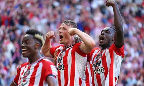 ഇരട്ടഗോളുകളുമായി റിച്ചാര്‍ലിസന്‍! ജയത്തോടെ തുടങ്ങി ടോട്ടനം ഹോട്‌സ്പര്‍; അട്ടിമറിയോടെ വരവറിയിച്ച് സണ്ടര്‍ലാന്‍ഡ്;  വെസ്റ്റ്ഹാമിനെ വീഴ്ത്തിയത് ഏകപക്ഷീയമായ മൂന്നു ഗോളുകള്‍ക്ക്; പ്രീമിയര്‍ ലീഗില്‍ പോരാട്ടം കടുക്കുന്നു