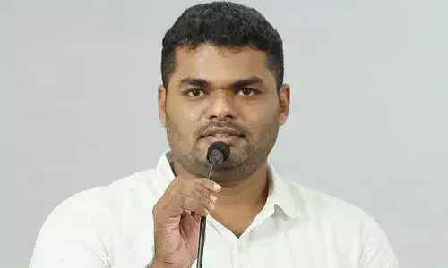 ശശികലയിട്ട ഇലയിലേയ്ക്കുള്ള സദ്യയാണ് നിങ്ങള്‍ വിളമ്പുന്നത്, കാവി സദ്യയാണത്; ആര്‍ഷോയും എസ്എഫ്‌ഐ സെക്രട്ടറിയും പാര്‍ട്ടി ക്ലാസ് കട്ട് ചെയ്ത് സിനിമ കാണാനാണ് പോയതെന്ന് തോന്നുന്നു; എസ്എഫ്ഐക്കെതിരെ പി കെ നവാസ്