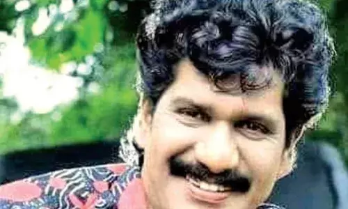 പ്രശസ്ത മിമിക്രി കലാകാരന്‍ സുരേഷ് കൃഷ്ണയെ മരിച്ച നിലയില്‍ കണ്ടെത്തി; ഹൃദയാഘാതമെന്ന് പ്രാഥമിക നിഗമനം; മൂന്നര പതിറ്റാണ്ടിലധികം മിമിക്രി വേദികളില്‍ സജീവമായിരുന്നു