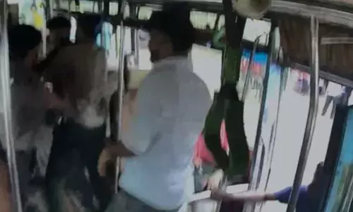 ബസ് സമയത്തെ ചൊല്ലി തർക്കം; താമരശ്ശേരിയിൽ ജീവനക്കാർ ഏറ്റുമുട്ടി, കണ്ടക്ടർക്ക് പരിക്ക്