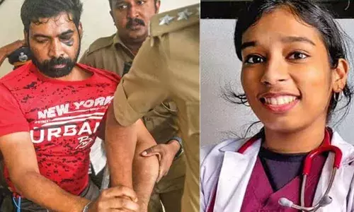 വന്ദനാ ദാസ് കൊലേക്കസ് : പ്രതി പൊലീസ് ഉദ്യോഗസ്ഥരെ ആക്രമിക്കുന്ന ദൃശ്യങ്ങള്‍ സാക്ഷി കോടതിയില്‍ തിരിച്ചറിഞ്ഞു; സന്ദീപിനെ ആശുപത്രിയില്‍ എത്തിച്ചപ്പോള്‍ ഓ പി ടിക്കറ്റ് കൗണ്ടറില്‍ വിവരങ്ങള്‍ രേഖപ്പെടുത്തിയത് താനാണെന്നും സാക്ഷി