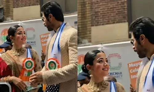 കൈകോർത്ത് വിജയ് ദേവരകൊണ്ടയും രശ്മിക മന്ദാനയും; ന്യൂയോർക്കിലെ ഇന്ത്യ ഡേ പരേഡിൽ നിന്നുള്ള ദൃശ്യങ്ങൾ വൈറൽ കൈകോർത്ത് വിജയ് ദേവരകൊണ്ടയും രശ്മിക മന്ദാനയും; ന്യൂയോർക്കിലെ ഇന്ത്യ ഡേ പരേഡിൽ നിന്നുള്ള ദൃശ്യങ്ങൾ വൈറൽ
