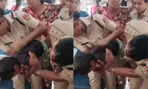 ട്രെയിനില്‍വെച്ച് മിഠായി തൊണ്ടയില്‍ കുടുങ്ങി ശ്വാസംകിട്ടാതെ പിടഞ്ഞ് രണ്ടുവയസ്സുകാരന്‍;  മൂക്കില്‍ നിന്നും രക്തമൊലിച്ചു; രക്ഷകരായി ആര്‍പിഎഫ് ഉദ്യോഗസ്ഥര്‍