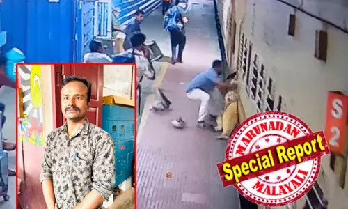 ആ വനിതയെ രക്ഷിച്ചത് ദൈവത്തിന്റെ കരങ്ങള്‍; ട്രെയിനില്‍ നിന്നും ഇറങ്ങവേ പ്ലാറ്റഫോമില്‍ വീണ സ്ത്രീക്ക് രക്ഷകനായത് റെയില്‍വെ ഇലക്ട്രിക്കല്‍ വിഭാഗം ജീവനക്കാരന്‍;  പാളത്തിലേക്ക് വീഴാതെ അതിവേഗ ഇടപെടലുമായി രാഘവനുണ്ണി; എറണാകുളം നേര്‍ത്ത് റെയില്‍വേ സ്‌റ്റേഷനിലെ ദൃശ്യങ്ങള്‍ വൈറലായതോടെ അഭിനന്ദന പ്രവാഹം