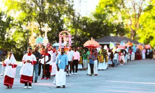 ബെല്വില് വി. കുര്യാക്കോസ് ചാവറ ദേവാലയത്തിലെ 2025 സംയുക്ത തിരുനാള് ഭക്തിനിരമായി സമാപിച്ചു ബെല്വില് വി. കുര്യാക്കോസ് ചാവറ ദേവാലയത്തിലെ 2025 സംയുക്ത തിരുനാള് ഭക്തിനിരമായി സമാപിച്ചു