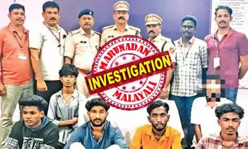 പെരിയാര്‍ പാലത്തിലൂടെ ട്രെയിന്‍ വേഗം കുറച്ച് പോകുമ്പോള്‍ യാത്രക്കാരുടെ കൈയിലുള്ള ഫോണും മറ്റും വടികൊണ്ട് അടിച്ചിട്ട് മോഷ്ടിക്കും; ഈ ഉത്തരേന്ത്യന്‍ മോഡല്‍ കവര്‍ച്ചയ്ക്ക് പിന്നില്‍ മലയാളി സംഘം തന്നെ; ആലുവയിലെ ബണ്ടി ചോര്‍ സംഘത്തിലെ രണ്ടു പേര്‍ കൂടി പിടിയില്‍