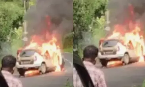 ഓടിക്കൊണ്ടിരിക്കെ പുക ഉയരുന്നത് ശ്രദ്ധിച്ചു; നിമിഷ നേരം കൊണ്ട് കാറിൽ തീ ആളിക്കത്തി; യാത്രക്കാർ രക്ഷപ്പെട്ടത് ഭാഗ്യം കൊണ്ട്