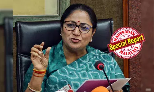 ഡല്‍ഹി മുഖ്യമന്ത്രി രേഖ ഗുപ്തക്ക് നേരെ ആക്രമണം; ഔദ്യോഗിക വസതിയില്‍ നടത്തിയ ജനസമ്പര്‍ക്ക പരിപാടിക്കിടെ ആക്രമിച്ചത് പരാതിക്കാരനെന്ന വ്യാജേന എത്തിയ യുവാവ്; തലയ്ക്ക് പരിക്കേറ്റ മുഖ്യമന്ത്രി ആശുപത്രിയില്‍; രേഖാ ഗുപ്തയുടെ സുരക്ഷ കൂട്ടി അധികൃതര്‍; ആക്രമണത്തെ അപലപിച്ച് നേതാക്കള്‍