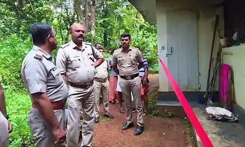 കണ്ണൂരില്‍ യുവതിയെ പെട്രോള്‍ ഒഴിച്ച് തീകൊളുത്തി കൊല്ലാന്‍ ശ്രമം; പെണ്‍കുട്ടിക്ക് ഗുരുതര പരിക്ക്; കൊല്ലാന്‍ ശ്രമിച്ച് യുവാവിനും പൊള്ളലേറ്റു; സംഭവത്തിന്റെ പിന്നിലെ കാരണങ്ങള്‍ വ്യക്തമല്ല