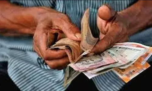 പട്ടികവര്‍ഗക്കാര്‍ക്ക് 1000 രൂപ വീതം ഓണസമ്മാനം; ആനുകൂല്യത്തിന് അര്‍ഹരാകുന്നത് 60 വയസ്സ് കഴിഞ്ഞവര്‍ക്ക്; പദ്ധതിക്ക് 5.28 കോടി രൂപ മുഖ്യമന്ത്രിയുടെ ദുരിതാശ്വാസ നിധിയില്‍ നിന്ന്