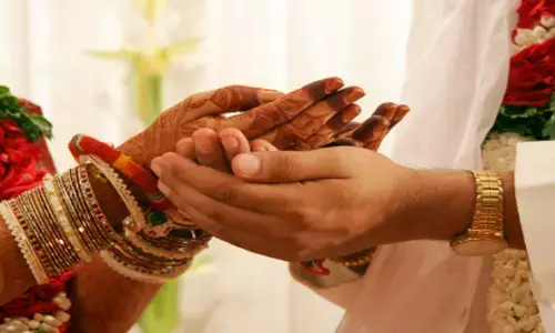 വിവാഹ ദിവസം അലമാര തുറന്ന വീട്ടുകാരുടെ നെഞ്ച് പതറി; സ്വര്‍ണവും പണവും കാണാനില്ല; കള്ളനെ തപ്പി പോലീസ്; സംഭവം കോഴിക്കോട്