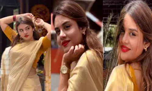 സാരി ഉടുത്ത് മുല്ലപ്പൂ ചൂടിയെത്തി; കയ്യിൽ കുപ്പിവളയണിഞ്ഞ് തനി നാടൻ ലുക്ക്; ജാസ്മിൻ ജാഫറിന്റെ പുതിയ ചിത്രങ്ങൾ വൈറൽ; ഏറ്റെടുത്ത് സോഷ്യൽ മീഡിയ