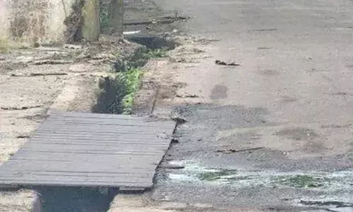 റോഡുകളിൽ ഇരുമ്പ് സ്ലാബ് മോഷണം വ്യാപകമാകുന്നു; കാൽനട യാത്രികർക്കും വാഹനങ്ങൾക്കും വൻ അപകടഭീഷണി; ആരും തിരിഞ്ഞുനോക്കുന്നില്ലെന്ന് നാട്ടുകാർ