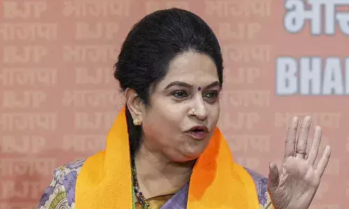 മോഹന്‍ലാല്‍ പറഞ്ഞതുപോലെ, അങ്ങേരുടെ തന്തയല്ലല്ലോ എന്റെ തന്ത; എങ്കിലും എല്ലാവര്‍ക്കും അറിയാം; ഇപ്പോള്‍ പുറത്തുവന്നത് ചെറിയ കാര്യം; ഇനിയും പലതും പുറത്തുവരാനിരിക്കുന്നു: തന്നെ അപമാനിച്ച മാങ്കൂട്ടത്തിലിന് എതിരെ പത്മജ വേണുഗോപാല്‍