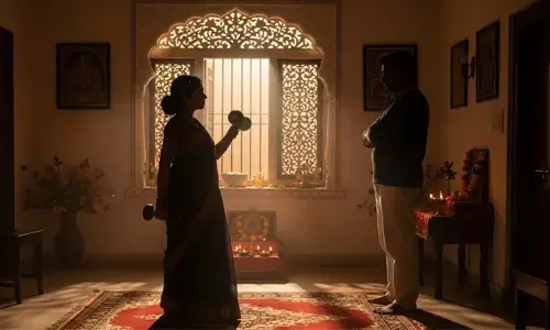 ഇഷ്ടമില്ലാതെ മൂന്ന് മണിക്കൂർ നിർബന്ധിച്ച് വ്യായാമം ചെയ്യിപ്പിക്കുന്നു; ജീവിക്കാൻ പറ്റാത്ത അവസ്ഥ; പ്രതികരിച്ചപ്പോൾ ഭർത്താവിന്റെ വിചിത്ര വാദം; പരാതിയുമായി ഭാര്യ