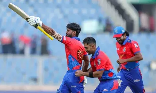 അവസാന ഓവറില്‍ പറത്തിയത് രണ്ട് സിക്സറുകള്‍; കൊല്ലം സെയ്‌ലേഴ്‌സിനെ അവിസ്മരണീയ ജയത്തിലേക്ക് നയിച്ച് ബിജു നാരായണന്‍; കാലിക്കറ്റിനെ വീഴ്ത്തിയത് ഒരു വിക്കറ്റിന്; കേരള ക്രിക്കറ്റ് ലീഗ് രണ്ടാം സീസണിന് ആവേശത്തുടക്കം