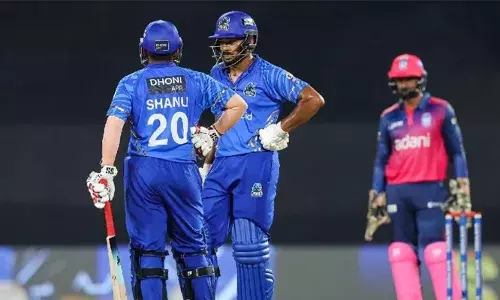 അനിയന്റെ വെടിക്കെട്ട് കാണാനെത്തിയവര്‍ക്ക് ചേട്ടന്‍ നല്‍കിയത് ബാറ്റിങ്ങ് വിരുന്ന്; കേരള ക്രിക്കറ്റ് ലീഗില്‍ ജയിച്ചുതുടങ്ങി കൊച്ചി ബ്ലൂ ടൈഗേഴ്‌സ്; ട്രിവാന്‍ഡ്രം റോയല്‍സിനെ തകര്‍ത്തത് എട്ടുവിക്കറ്റിന്; കൊച്ചിയുടെ വിജയം ബാറ്റിങ്ങിലെയും ബൗളിങ്ങിലെയും മികവുമായി