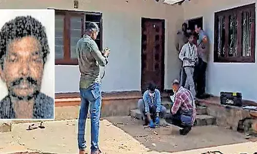 അച്ഛന്‍ വീട്ടുമുറ്റത്ത് വീണ് മരിച്ച നിലയില്‍; സ്വാഭാവിക മരണമെന്ന് വരുത്തി തീര്‍ത്ത് സംസ്‌ക്കരിക്കാന്‍ ശ്രമം; മൃതദേഹം കണ്ട് സംശയം തോന്നിയതോടെ വിവരം പോലിസിലറിയിച്ച് നാട്ടുകാര്‍: മകന്‍ കസ്റ്റഡിയില്‍