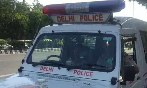 സിബിഐ ഉദ്യോഗസ്ഥരെന്ന വ്യാജേനയെത്തി; വ്യവസായിയുടെ ഓഫീസിൽ നിന്നും തട്ടിയത് രണ്ടര കോടി രൂപ; സ്ത്രീ ഉൾപ്പെടെ രണ്ടുപേർ അറസ്റ്റിൽ