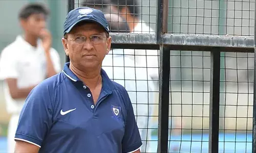 കേരളത്തിലെ യുവപ്രതിഭകളെ ലക്ഷ്യമിട്ട് മുംബൈ ഇന്ത്യൻസ്; കെസിഎൽ മത്സരം കാണാൻ കിരൺ മോറെ