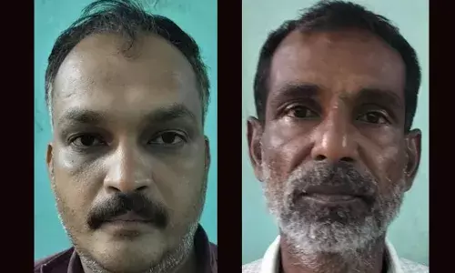 അയല്‍വാസി വീട്ടുമുറ്റത്ത് കാര്‍ പാര്‍ക്ക് ചെയ്യാന്‍ അനുവദിച്ചില്ല; പ്രതികാരമായി വീടു കയറി  ആക്രമണം നടത്തിയ രണ്ടു പേര്‍ പെരുമ്പെട്ടി പോലീസിന്റെ പിടിയില്‍