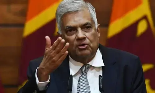 ഭാര്യയുടെ ബിരുദദാന ചടങ്ങില്‍ പങ്കെടുക്കാന്‍ ഇംഗ്ലണ്ട് യാത്രയ്ക്ക് സര്‍ക്കാര്‍ പണം ഉപയോഗിച്ചു; ശ്രീലങ്കന്‍ മുന്‍ പ്രസിഡന്റ് റനില്‍ വിക്രമസിംഗെ റിമാന്‍ഡില്‍; കോടതിയില്‍ നാടകീയ രംഗങ്ങള്‍