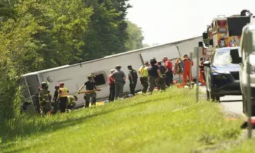 ന്യൂയോര്‍ക്കില്‍ ബസ് മറിഞ്ഞ് അഞ്ച് മരണം;  അപകടത്തില്‍പ്പെട്ടത് നയാഗ്രാ വെള്ളച്ചാട്ടം കാണാന്‍ പോയവര്‍ സഞ്ചരിച്ച ബസ്:  അപകടത്തില്‍പ്പെട്ടവരില്‍ ഇന്ത്യക്കാരും